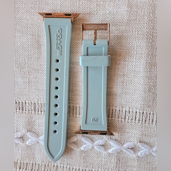 🦄RARE Rose Gold Hardware/ COACH Signature C Rubber Apple Watch® Band ~38\40mm - Picture 4 of 13